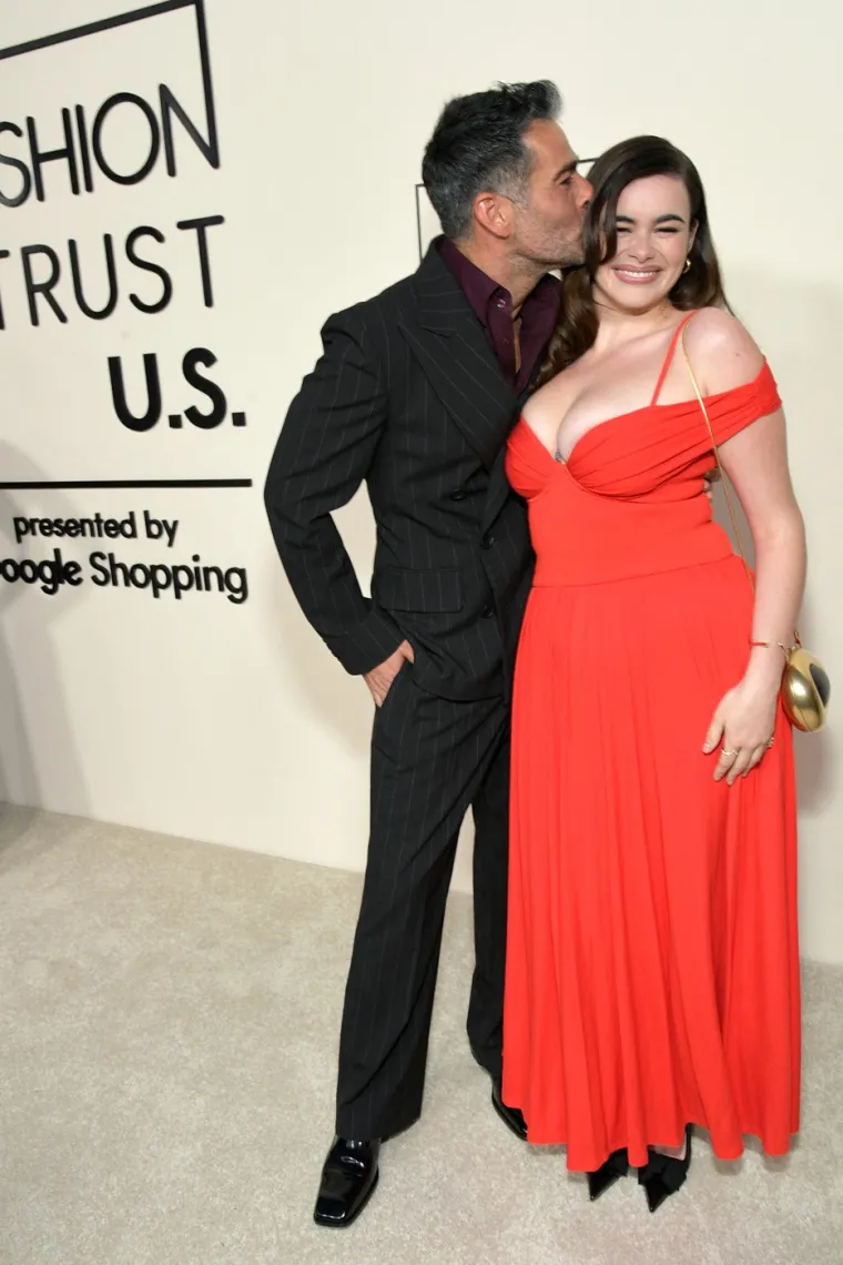 Mamili poglede 'hrabrim' kombinacijama: Bikiniji, prozirne haljine i vreća umjesto krune