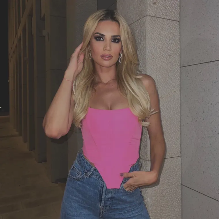 Ana Čop, rođena Kurobasa, dolazi iz Kaštela i godinama se bavila modelingom. 