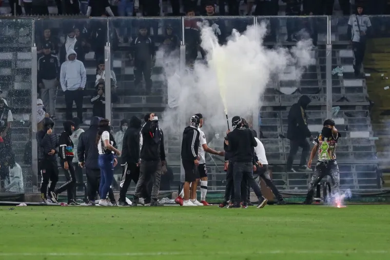 Kasnije je utakmica između Colo Cola i Fortaleze prekinuta u 70. minuti pri rezultatu 0-0, kada je skupina domaćih navijača započela prosvjed ubacivanjem predmeta na teren. Nije jasno jesu li prosvjedi povezani sa smrću navijača prije utakmice.