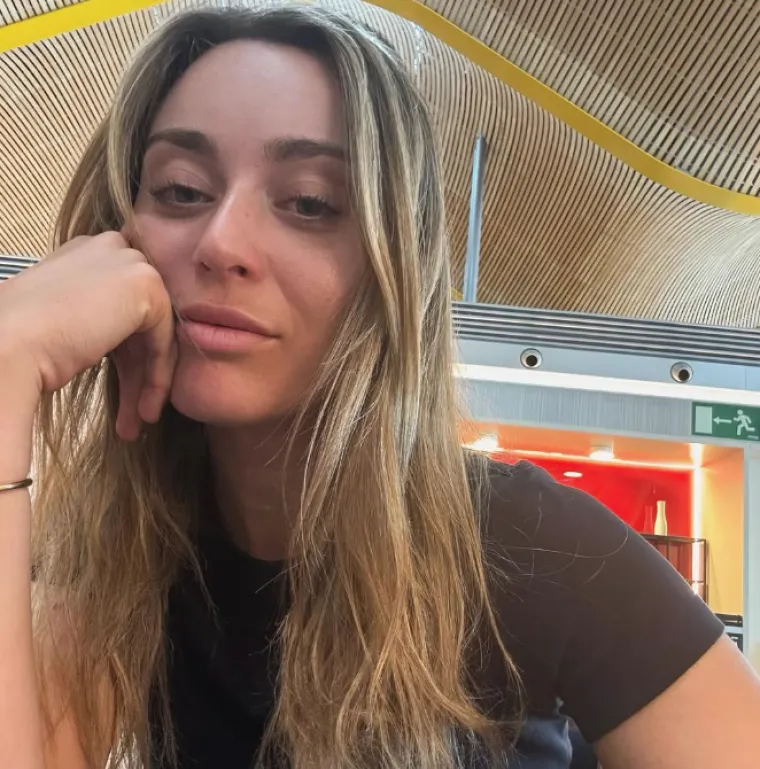PAULA OBOŽAVA STEFANOSA: &quot;Poslat ću Badosi poruku ako pobijedi u drugom kolu u Rimu&quot;. Igrala je jako dobro, pa sam pomislio da imam dobre šanse&quot;, ispričao je Tsitsipas svojedobno o svojoj Pauli. Badosa je pobijedila Ons Jabeur, a Tsitsipas je održao obećanje. Poslao joj je poruku s čestitkama i, kako kaže, &quot;tako je sve počelo&quot;. 