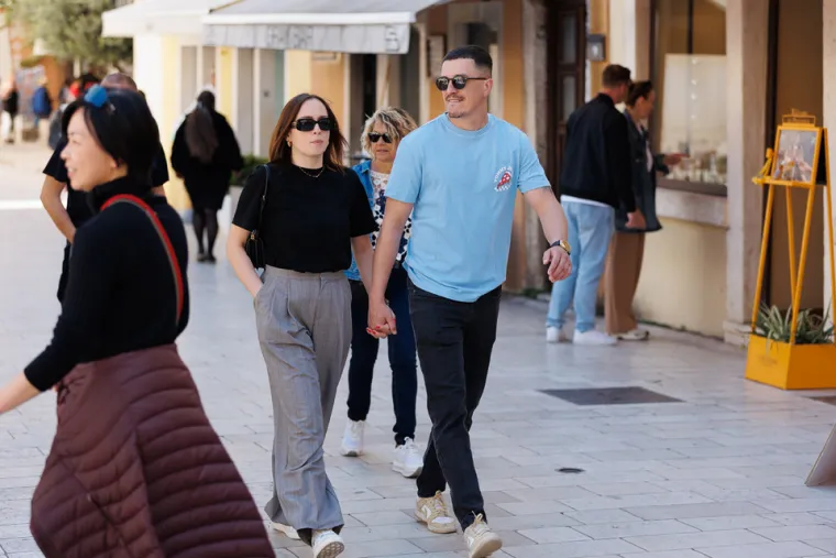 Zar nije malo prerano? Dama u centru Zadra se skinula u kupaći kostim: Svi je gledali u čudu, ali ona ne mari