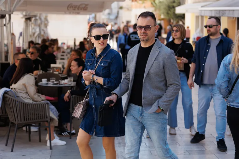 Zar nije malo prerano? Dama u centru Zadra se skinula u kupaći kostim: Svi je gledali u čudu, ali ona ne mari