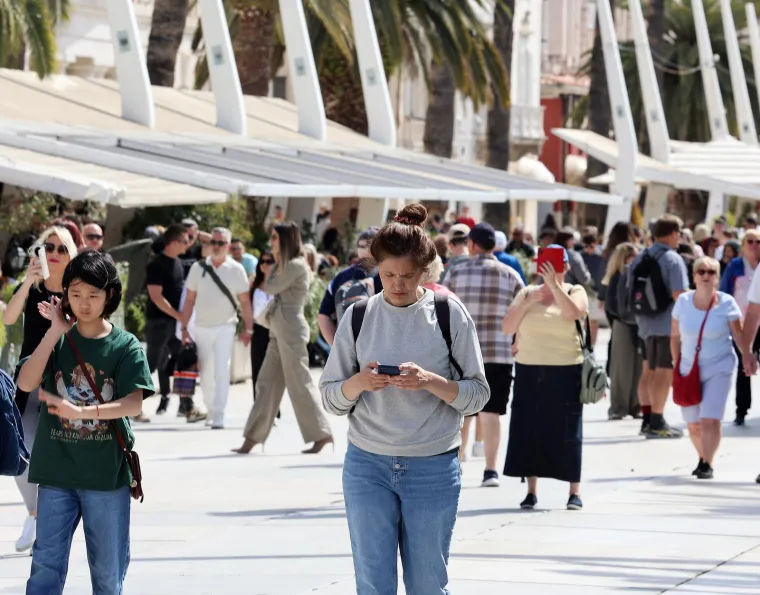 Lijepo vrijeme ovog vikenda izvelo ljude na ulice! Evo kako se zabavljaju