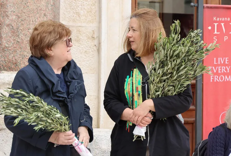 Lijepo vrijeme ovog vikenda izvelo ljude na ulice! Evo kako se zabavljaju