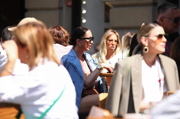 Lijepo vrijeme ovoga vikenda, izvelo je na ceste i Zagrepčane koji su, popularno, dan proveli ispijajući kavu.