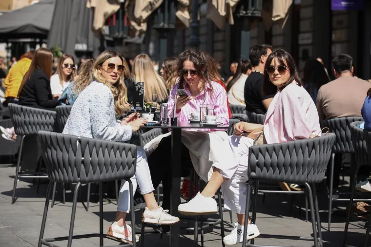 Lijepo vrijeme ovog vikenda izvelo ljude na ulice! Evo kako se zabavljaju