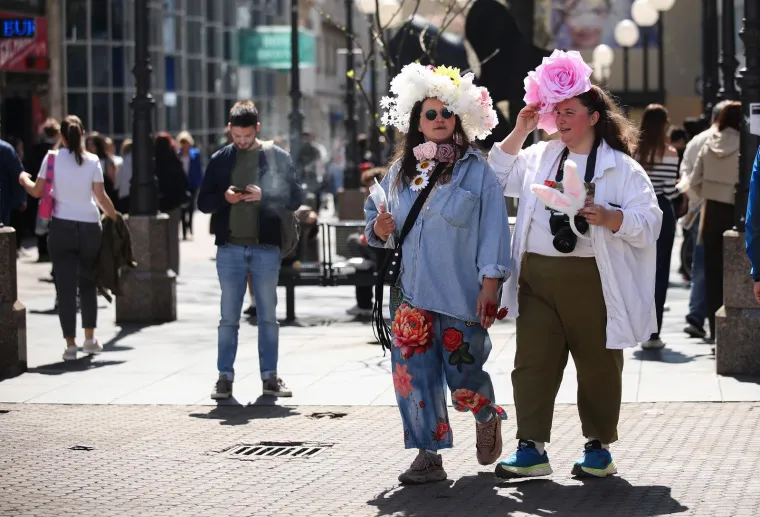 Lijepo vrijeme ovog vikenda izvelo ljude na ulice! Evo kako se zabavljaju