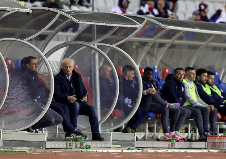 Stjepan Badrov, team manager Hajduka, verbalno je napao četvrtog suca i unosio mu se u lice.