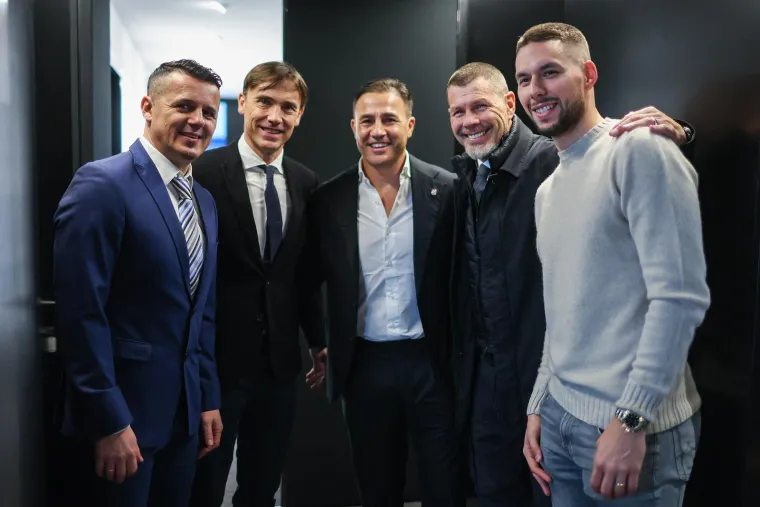 Boban se fotografirao i u dru&scaron;tvu legendarnih biv&scaron;ih suigrača Darija &Scaron;imića i Gorana Vlaovića te sada&scaron;njeg igrača dinama Marka Pjace.