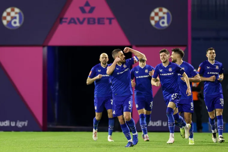 Boban se u Dinamo vratio na kraju razočaravajuće sezone, u kojoj su Plavi sedam kola prije kraja HNL-a tek treće momčad na tablici i imaju jako slabe &scaron;anse za obranu titulu. Za drugoplasiranim Hajdukom zaostaju &scaron;est bodova, a za prvom Rijekom sedam.