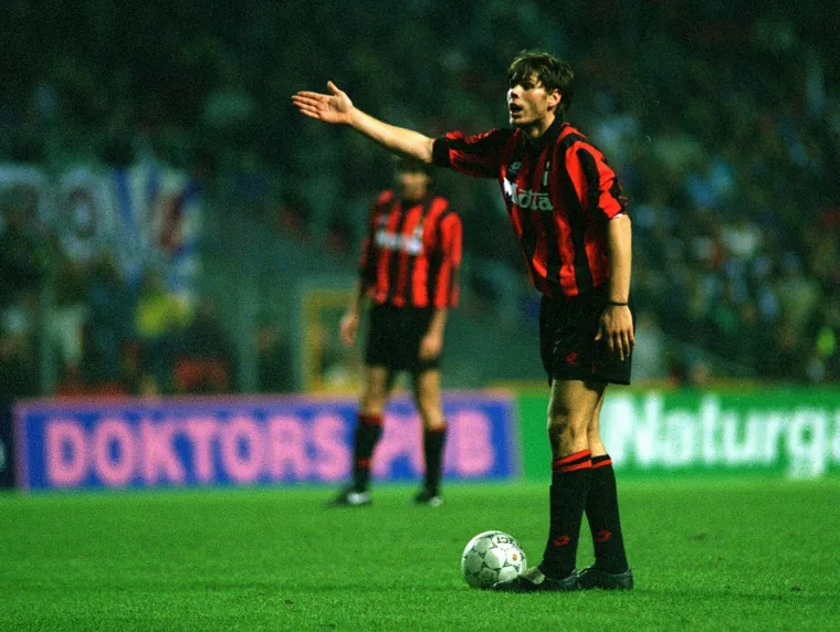 Boban je domoljub, Hrvatska mu je uvijek i zauvijek u srcu. "Za sve su krivi Srbi. Najprije su bombardirali Sloveniju, potom Hrvatsku, potom Bosnu. Ni jedan hrvatski ili muslimanski metak nije pao na srpski teritorij", navodi se u tekstu "Borbe" iz 1994. godine i srpski portal sad citira izjavu Zvonimira Bobana u tom trenutku.