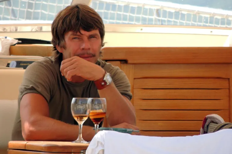 Boban je jedan od najvećih hrvatskih nogometa&scaron;a u povijesti. Nisu se Zvonimir i Dejan Savičević "znali od jučer", igrali su u skoro pa svim mladim selekcijama reprezentacije Jugoslavije, a u Italiji su se morali držati zajedno i nisu dozvolili da im rat pokvari prijateljstvo, a bilo je i te kako kriznih momenata. Zato su se dogovorili da ne pričaju o ratu jer je to "osjetljiva tema".

"Ja i Zvone smo bili prijatelji i prije nego &scaron;to smo do&scaron;li u Milan", ispričao je prosrpski orijentirani Savićević za talijanske medije prije nekoliko godina. 