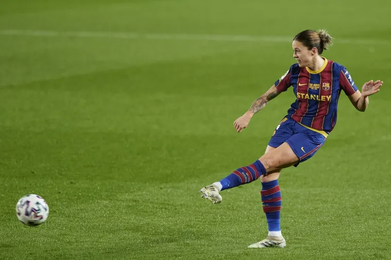 Nogometa&scaron;ica kažnjena jer je neprimjereno dirala protivnicu, stavila je ruku gdje nije smjela?