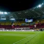 Navijači Giallorossija istakli su transparent s natpisom &quot;Rim je tamo gdje Roma igra&quot;. 