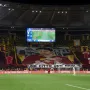 Romini navijači istaknuli su transparent - Jedan grad jedan dres. 