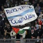 Navijači Lazija istaknuli su zastavu Palestine. 