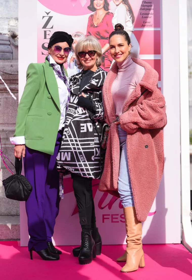 Družila se s modnom agenticom Tihanom Harapin Zalepugin i pjevačicom Lanom Jurčević.