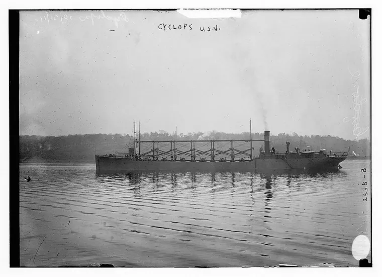4. Misterija broda USS Cyclops - Nestanak USS Cyclopsa, jednog od najvećih mornaričkih brodova za gorivo, označava najveći gubitak života u povijesti američke mornarice. U ožujku 1918. godine ovaj je masivni brod plovio od Brazila do Baltimorea kroz Bermudski trokut. Prevozio je 10.800 tona rude mangana i 309 članova posade. Kad je brod zaplovio, bilo je lijepo vrijeme, a prva i jedina poruka s njega ukazivala je da nema nikakvih problema.