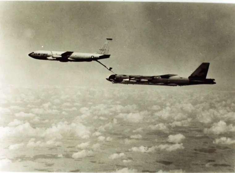 10. Misterija zrakoplova KC-135 Stratotanker - Godine 1963. dva zrakoplova američkog ratnog zrakoplovstva KC-135 navodno su se sudarila i sru&scaron;ila u Atlantik. Međutim, njihovi ostaci pronađeni su na različnim mjestima, koja su bila udaljena oko 260 kilometara.