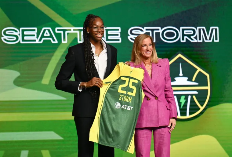 Čudo prirode s ogromnim rasponom ruku: 'Ženski Wembanyama' zakucava od 15., a sada hara s Hrvaticom