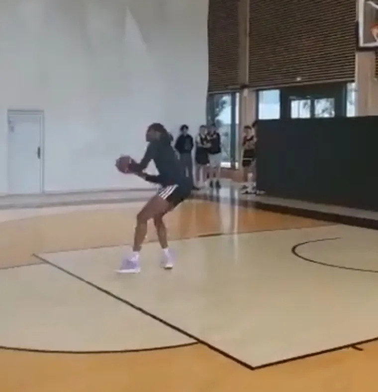 Čudo prirode s ogromnim rasponom ruku: 'Ženski Wembanyama' zakucava od 15., a sada hara s Hrvaticom