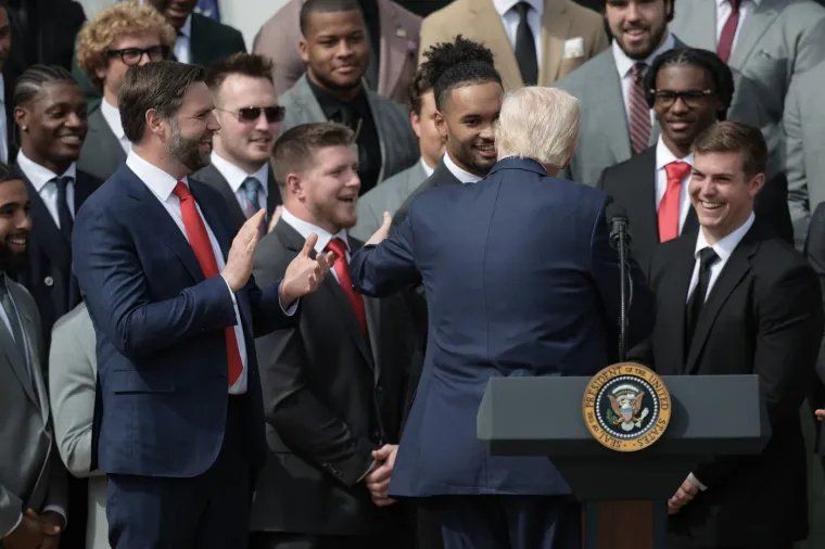 Svi su vrištali od smijeha Trumpovom potpredsjedniku; 'Ovaj tip je sramota'