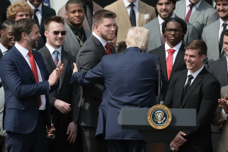 Svi su vrištali od smijeha Trumpovom potpredsjedniku; 'Ovaj tip je sramota'