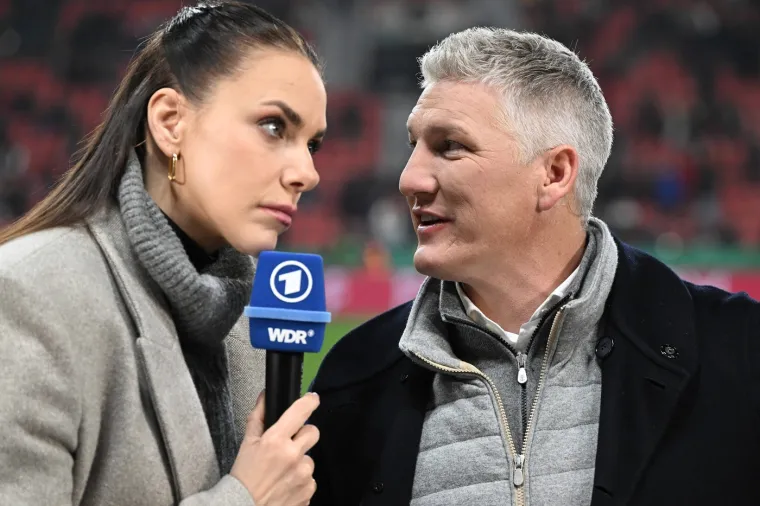 IMA LI TU NEŠTO VIŠE? Esther Sedlaczek i Bastian Schweinsteiger jako su prisni pred kamerama.