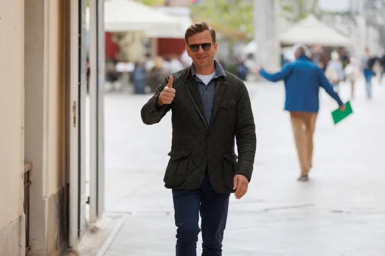 Prolaznica u Zadru mamila poglede: U uskom topu naglasila zavidnu liniju