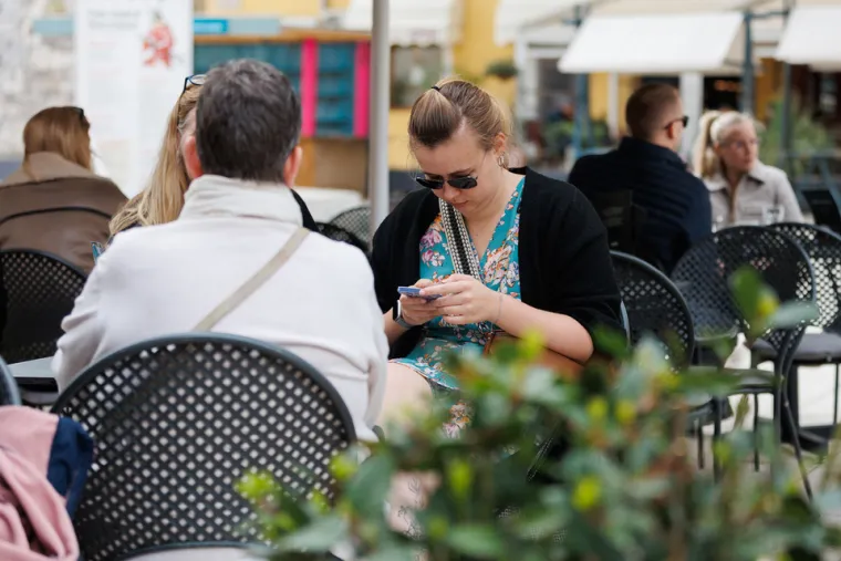Prolaznica u Zadru mamila poglede: U uskom topu naglasila zavidnu liniju