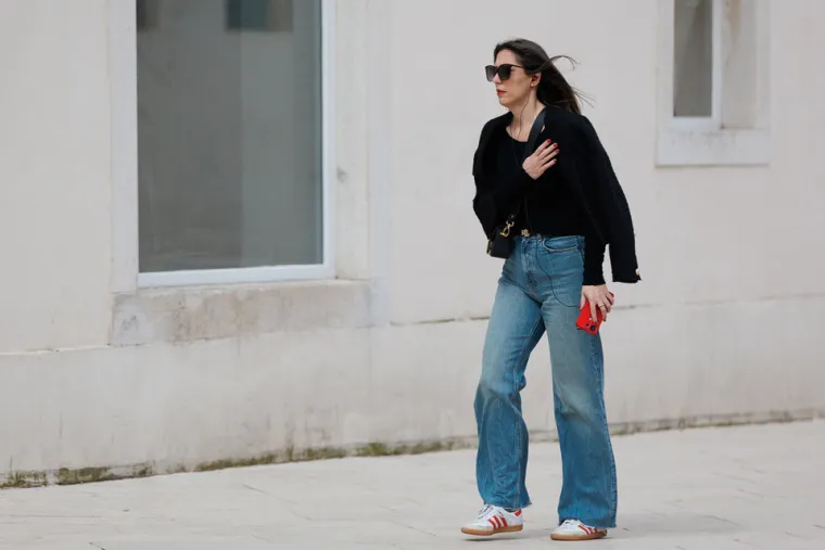 Prolaznica u Zadru mamila poglede: U uskom topu naglasila zavidnu liniju