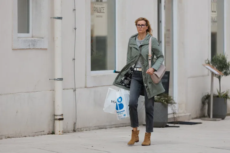 Prolaznica u Zadru mamila poglede: U uskom topu naglasila zavidnu liniju