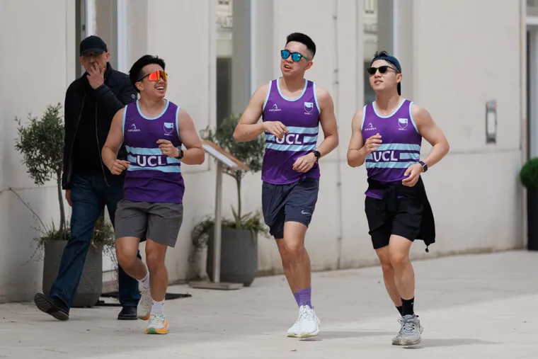 Prolaznica u Zadru mamila poglede: U uskom topu naglasila zavidnu liniju