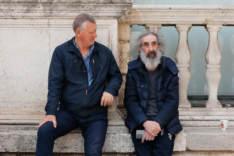 Prolaznica u Zadru mamila poglede: U uskom topu naglasila zavidnu liniju