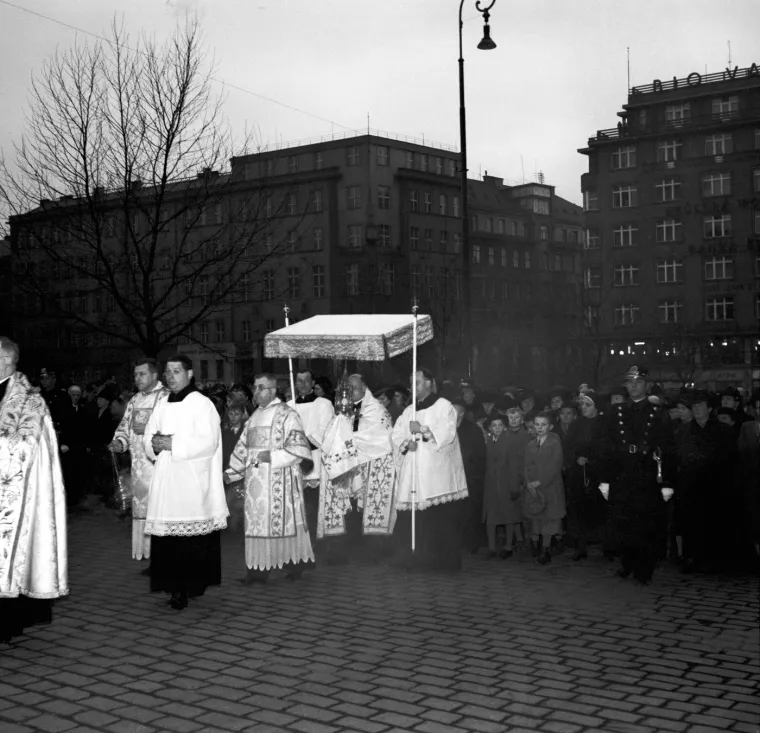 Posebno brutalna bila je sudbina Grkokatoličke crkve. Režim ju je, slijedeći sovjetski primjer i težeći rusifikaciji, nasilno ukinuo 1950. godine i prisilno pripojio Pravoslavnoj crkvi, koja je do tada bila mala manjina. 