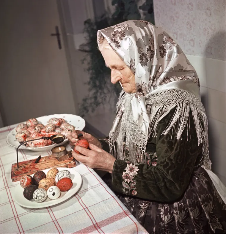 Imovina crkava je masovno konfiscirana; samo u akciji zatvaranja muških samostana (&quot;Akcija K&quot;) 1950. godine oduzeto je stotine zgrada i nebrojeno umjetničko i povijesno blago. 