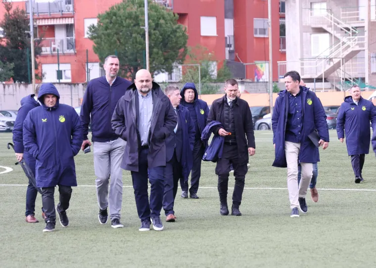 Boban koji će na dužnosti predsjednika Uprave zamijeniti Zvonimira Manenicu.

&quot;Hvala i mom imenjaku Manenici, znam da ćemo dobro surađivati. Fokus je na prvenstvu, našem treneru i igračima želim kraj sezone iz snova. Jasno je meni i nama da se ne pita samo njih, ali vjerujem da će stisnuti gas do kraja pa neka bude što bude. Žao mi je što je danas ovako kratko, ali molim vas za razumijevanje&quot;, dodao je Boban na predstavljanju.