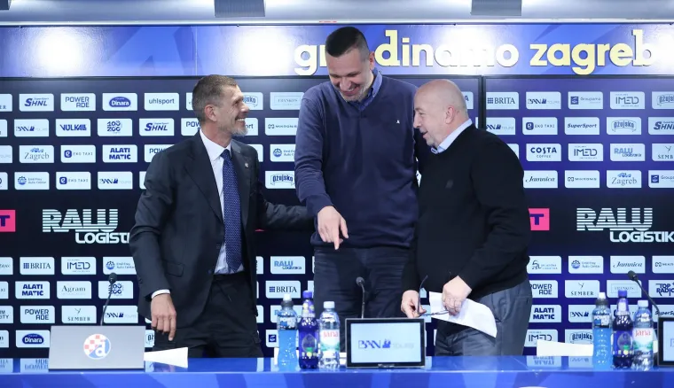 "Ovoga ponedjeljka, 14. travnja, dakle gotovo 34 godine nakon odlaska iz Maksimira, proslavljeni Dinamov kapetan, kasniji predvodnik brončane generacije Vatrenih, Zvonimir Boban, vratio se u maksimirski klub, a službeni mandat u njegovoj novoj ulozi predsjednika Uprave startat će 1. lipnja", stoji u objavi kluba na dru&scaron;tvenim mrežama.