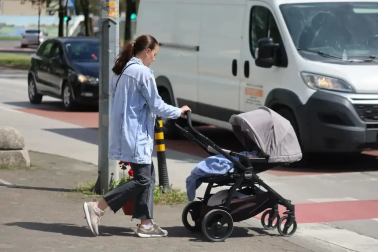 Brojni Karlovčani uživali su u centru grada: Sunce im je izmamilo osmijeh na lice