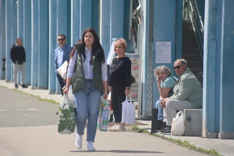 Brojni Karlovčani uživali su u centru grada: Sunce im je izmamilo osmijeh na lice