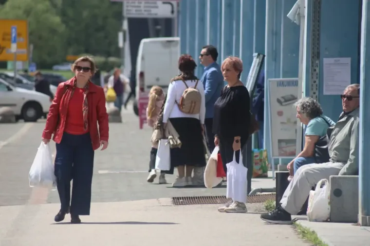 Brojni Karlovčani uživali su u centru grada: Sunce im je izmamilo osmijeh na lice