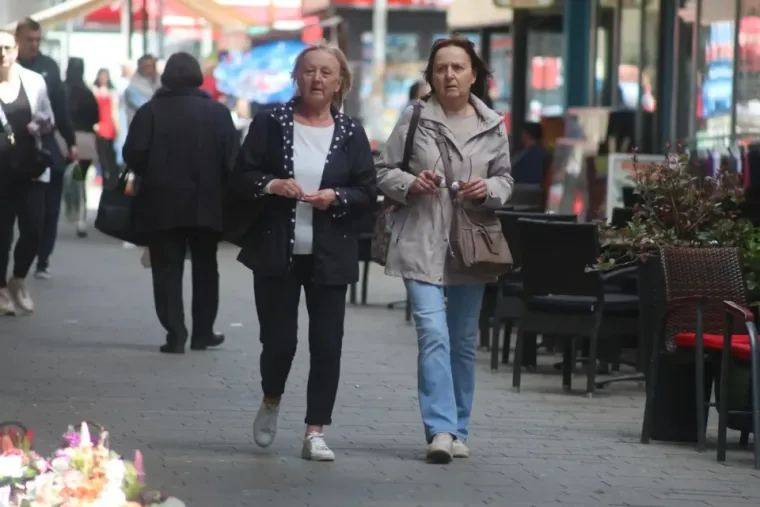 Brojni Karlovčani uživali su u centru grada: Sunce im je izmamilo osmijeh na lice