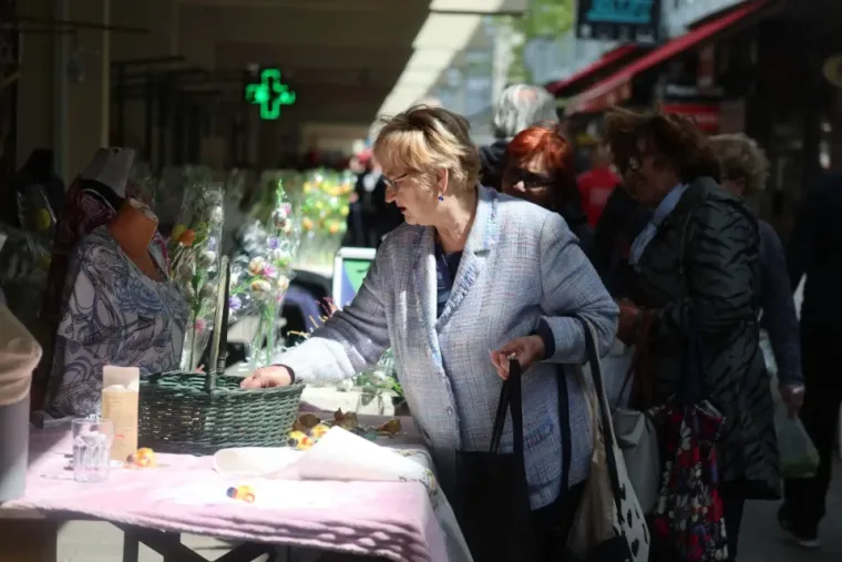 Brojni Karlovčani uživali su u centru grada: Sunce im je izmamilo osmijeh na lice