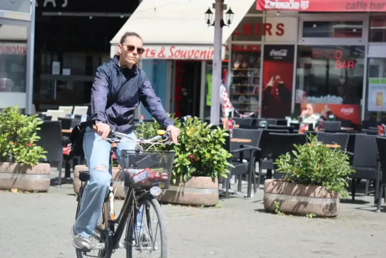Brojni Karlovčani uživali su u centru grada: Sunce im je izmamilo osmijeh na lice