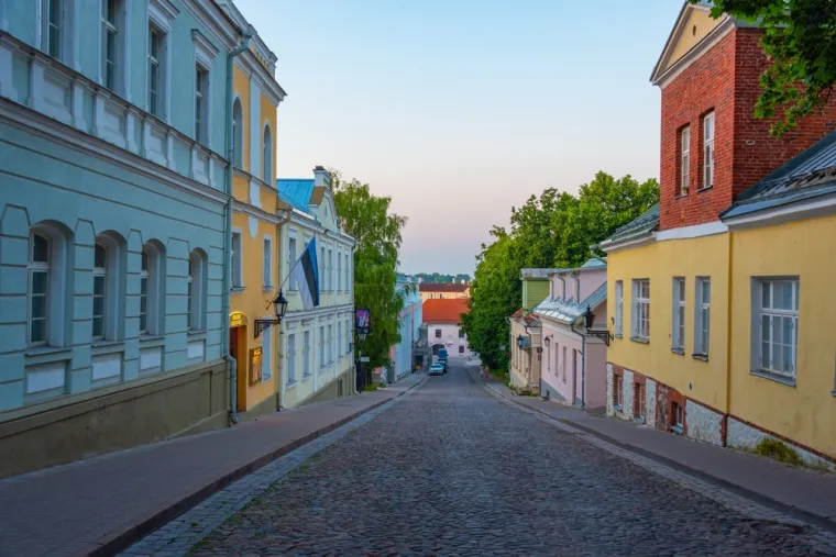 Tartu je posvećen održivim praksama, a također se ponosi najboljom kvalitetom zraka zbog čega se našao među top 10 gradova pogodnim za šetanje.