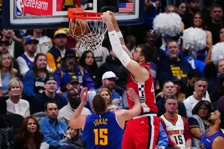Preletio je Zubac praktički Jokića i fantastično zakucao 