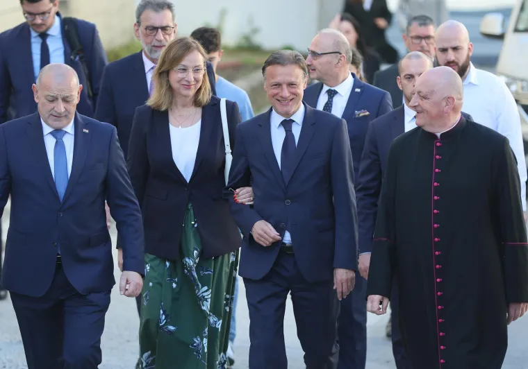 &apos;Brzo prihvaćamo loše vijesti, a dobre olako odbacujemo ili ih jedva primjećujemo. Toliko smo obuzeti negativnošću, da zaboravljamo kako u svakom gubitku Bog otvara nova vrata i daruje nam nove mogućnosti&apos;, rekao je Kutleša