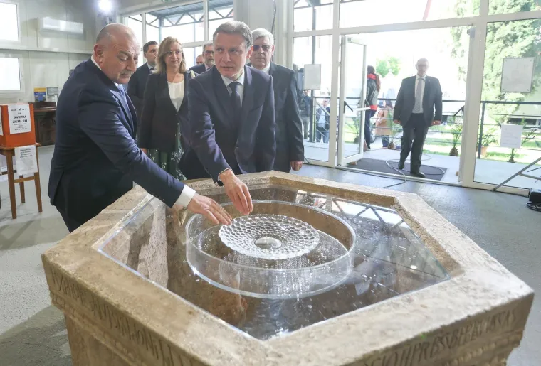 Nadbiskup Kutleša pozvao je vjernike da unatoč &apos;buci i površnosti ovog svijeta&apos; slušaju Božji glas u Svetom pismu i navještaju Crkve