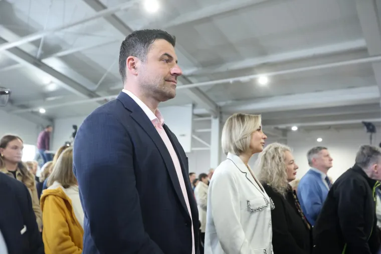 HDZ-ovci u prvim redovima na misi slušali propovijed Kutleše: Bio je tu i bivši šef SDP-a
