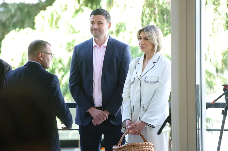 HDZ-ovci u prvim redovima na misi slušali propovijed Kutleše: Bio je tu i bivši šef SDP-a